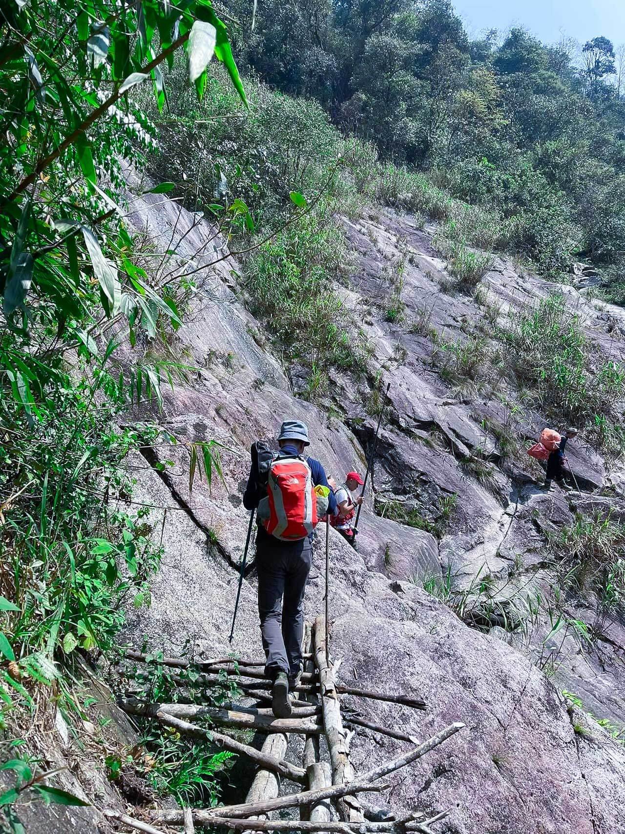 Nhiu Co San Mount Trekking Tour 3 Days